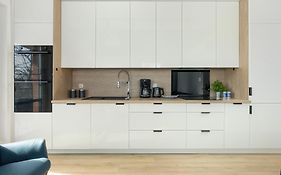 Stylish Apartment Wyspa Solna By Renters Prestige